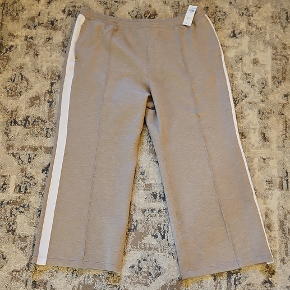 Abercrombie & Fitch Tan and White Wide-Leg Pants - Picture 3 of 5